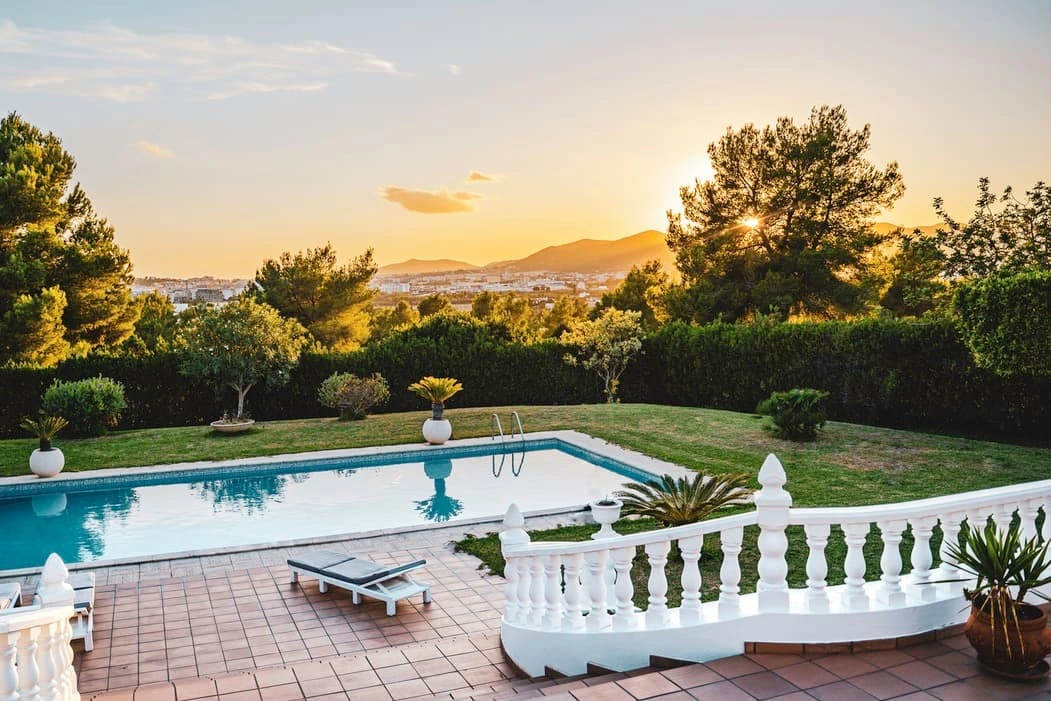 Watson's Pools and Patios Reviews: Should You Hire Them?